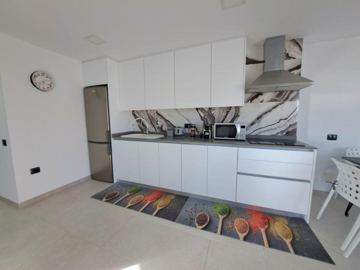 Newly Reformed 2 Bedroom Apartment In The Center Of Los Cristianos Los Cristianos  Eksteriør billede