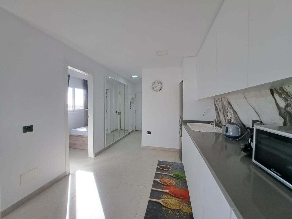 Newly Reformed 2 Bedroom Apartment In The Center Of Los Cristianos Los Cristianos  Eksteriør billede