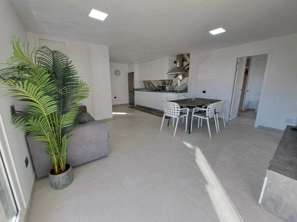 Newly Reformed 2 Bedroom Apartment In The Center Of Los Cristianos Los Cristianos  Eksteriør billede