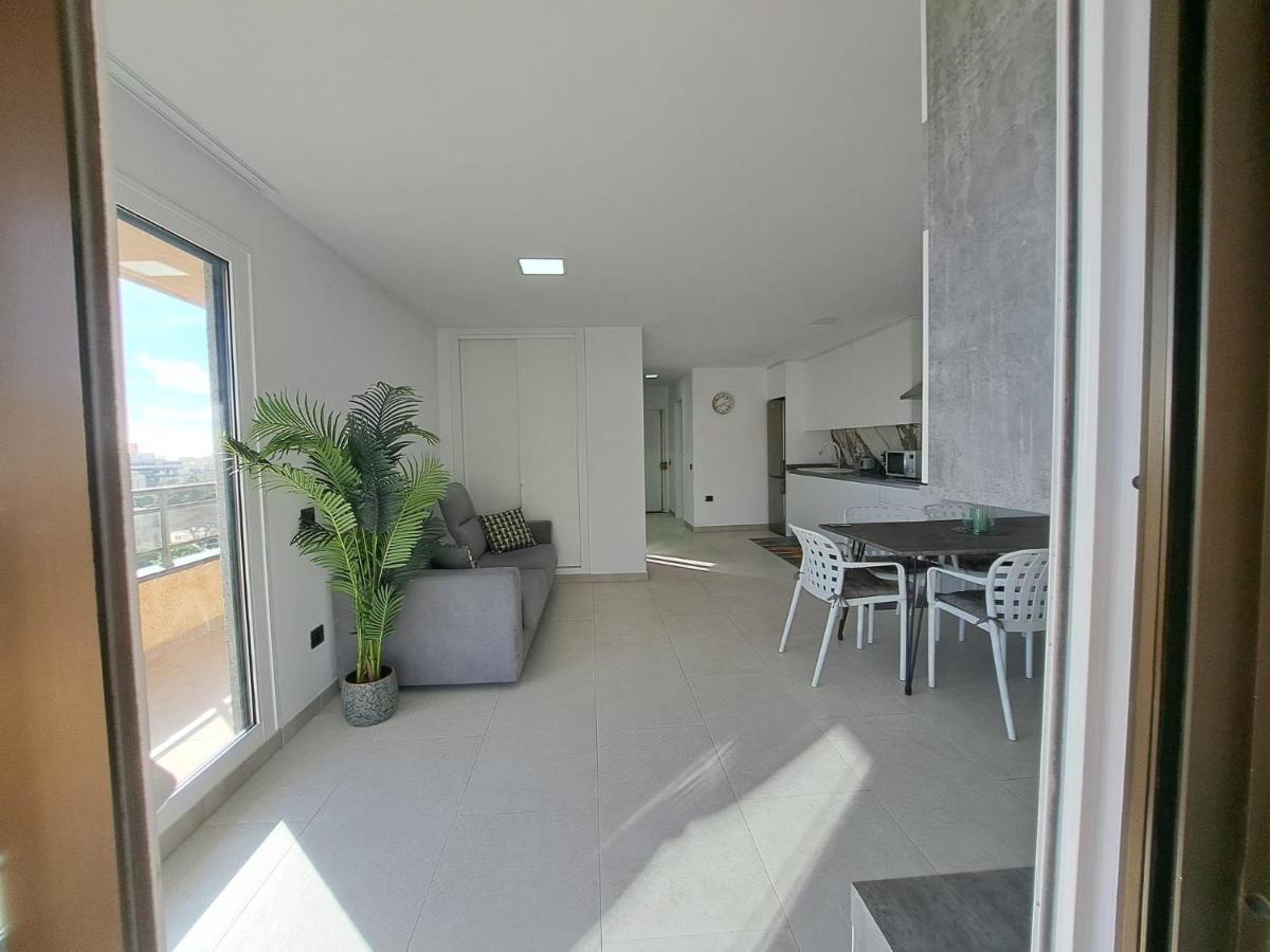 Newly Reformed 2 Bedroom Apartment In The Center Of Los Cristianos Los Cristianos  Eksteriør billede